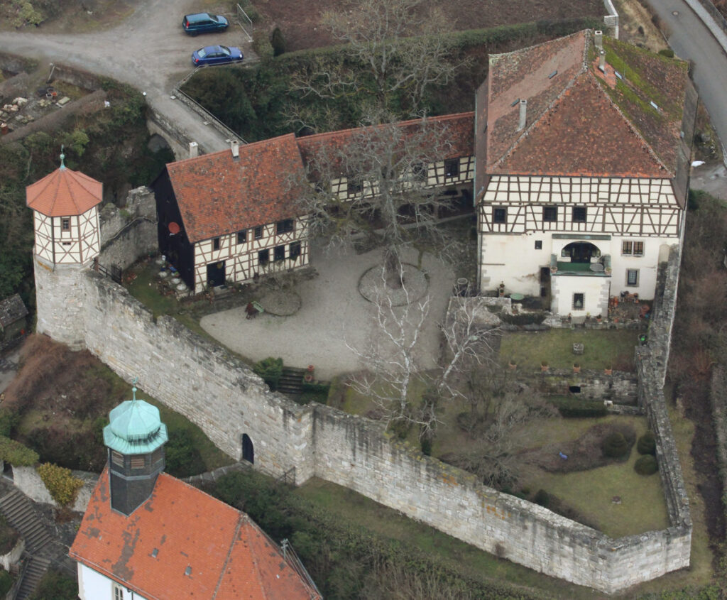 Luftbild Burg Maienfels